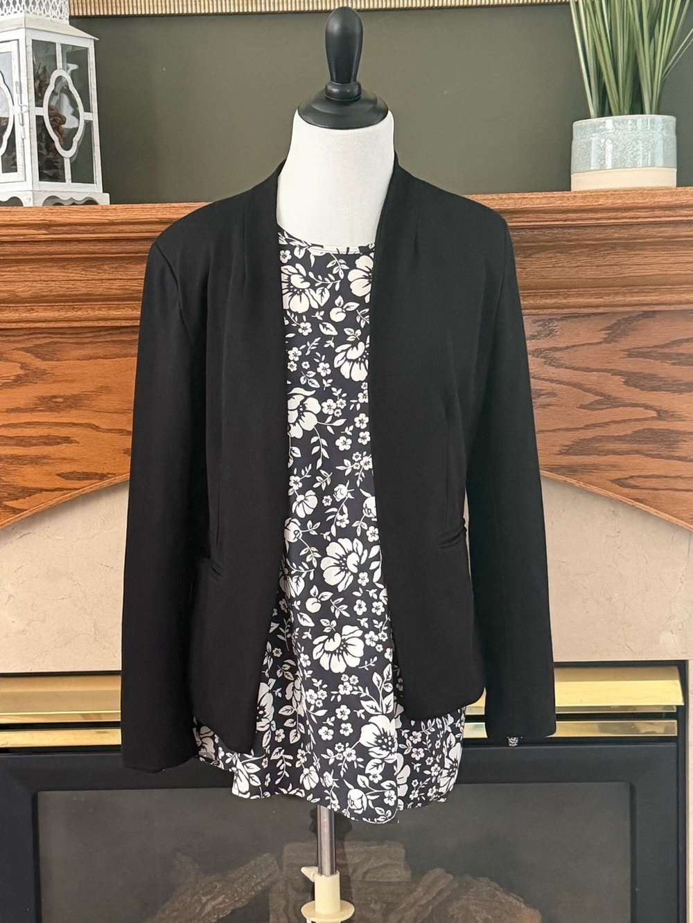 Skies are Blue Women's Black Open Front Blazer Jacket Size Medium NWOT